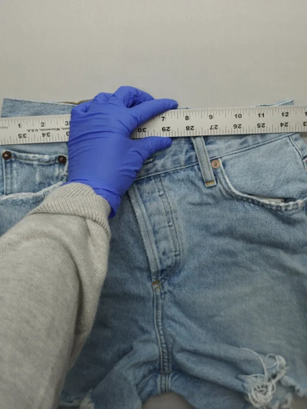 AGOLDE Criss Cross Jean Shorts in Symbol Size 23 - Picture 11 of 12